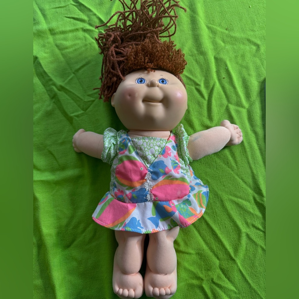 Vintage 90s cabbage patch doll 
1992 date